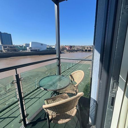 Luxury Riverside 2 Bedroomed Apartment With Balcony Newport  Exteriér fotografie