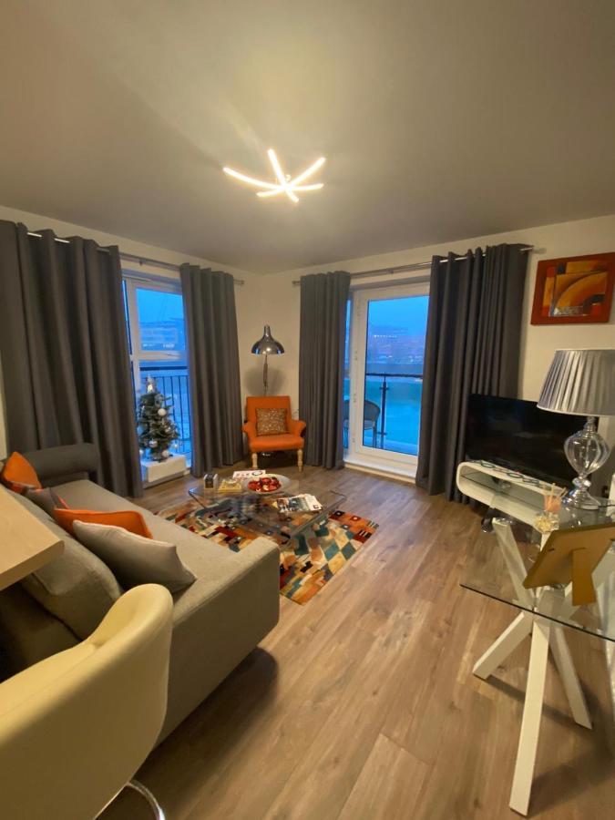 Luxury Riverside 2 Bedroomed Apartment With Balcony Newport  Exteriér fotografie