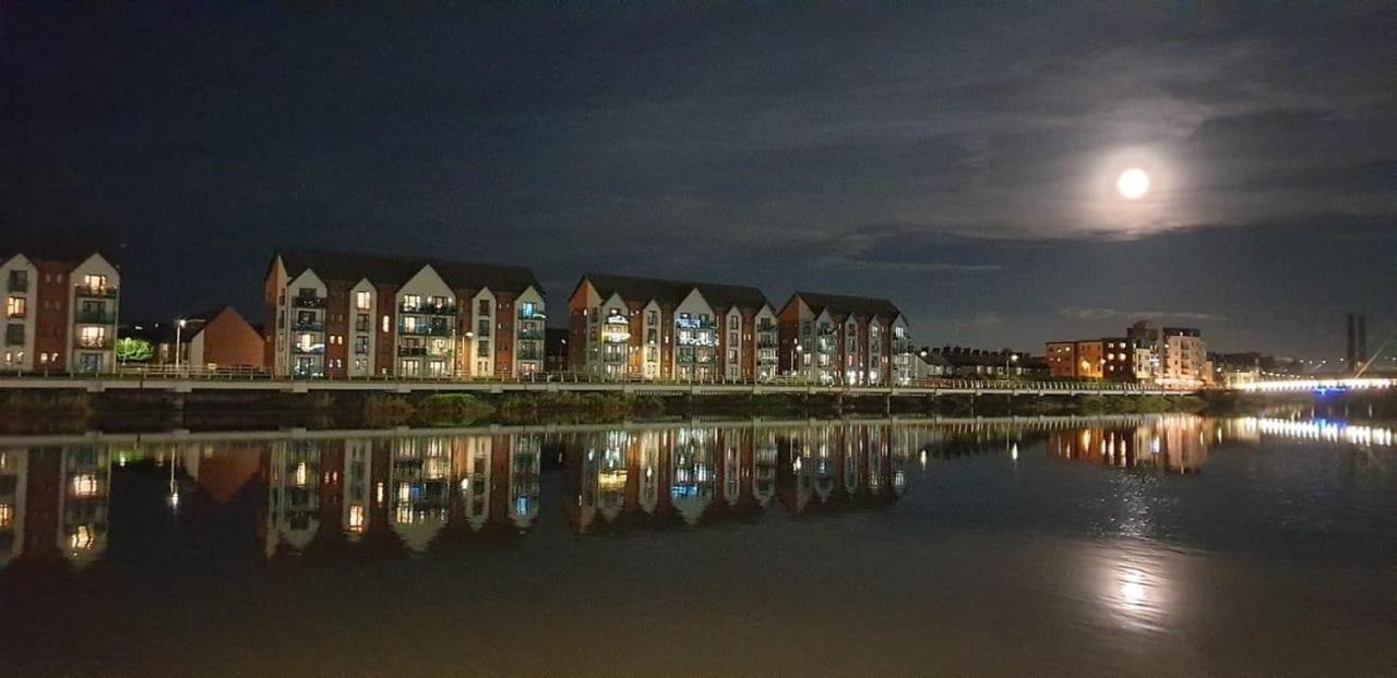 Luxury Riverside 2 Bedroomed Apartment With Balcony Newport  Exteriér fotografie