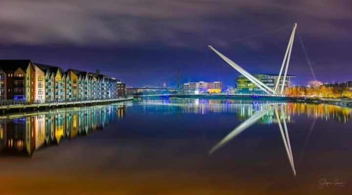 Luxury Riverside 2 Bedroomed Apartment With Balcony Newport  Exteriér fotografie