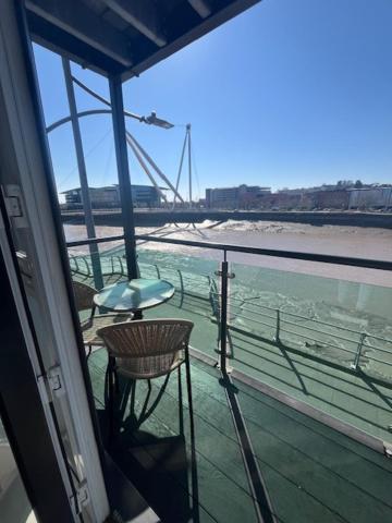 Luxury Riverside 2 Bedroomed Apartment With Balcony Newport  Exteriér fotografie