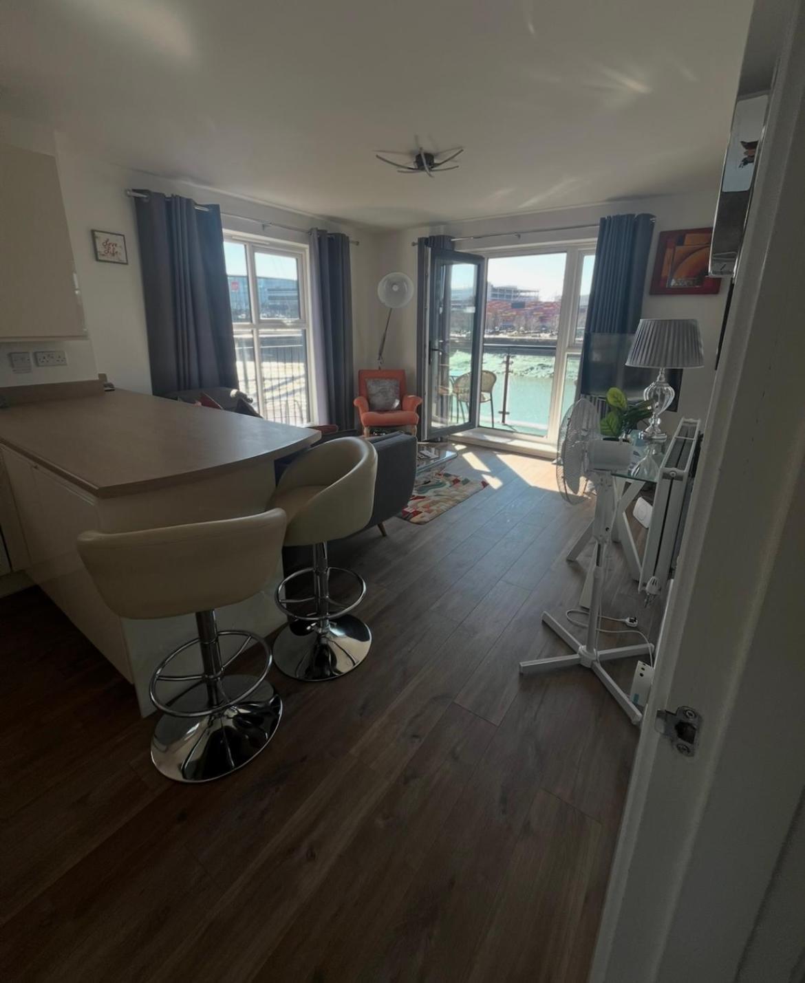 Luxury Riverside 2 Bedroomed Apartment With Balcony Newport  Exteriér fotografie