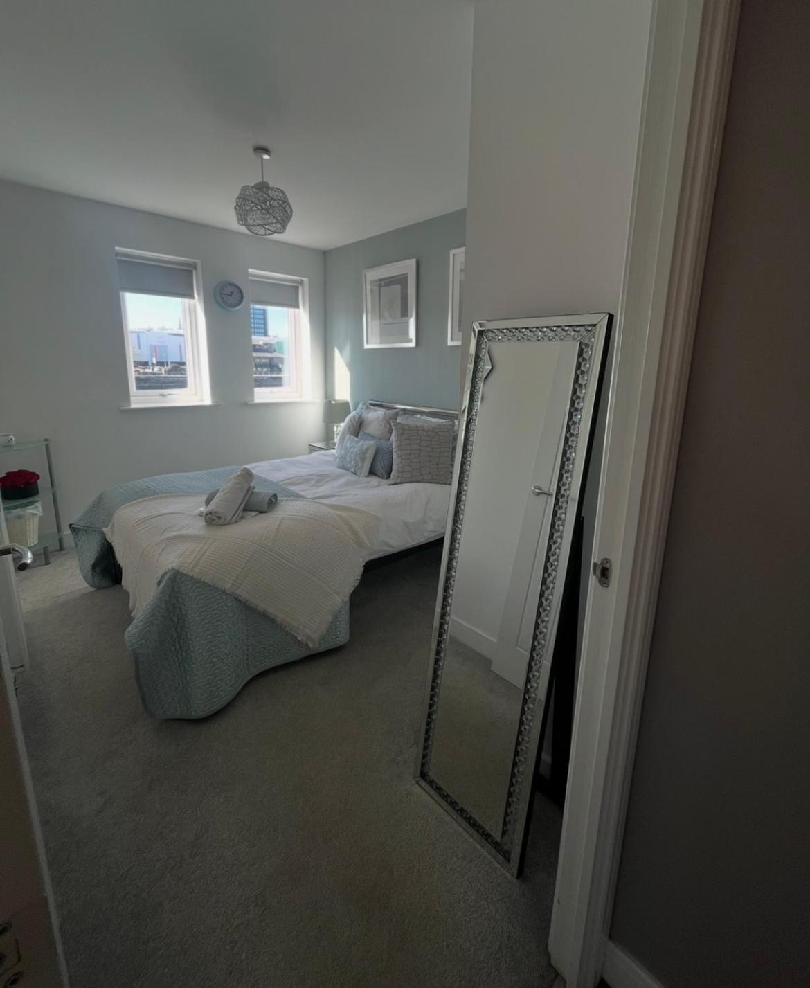 Luxury Riverside 2 Bedroomed Apartment With Balcony Newport  Exteriér fotografie