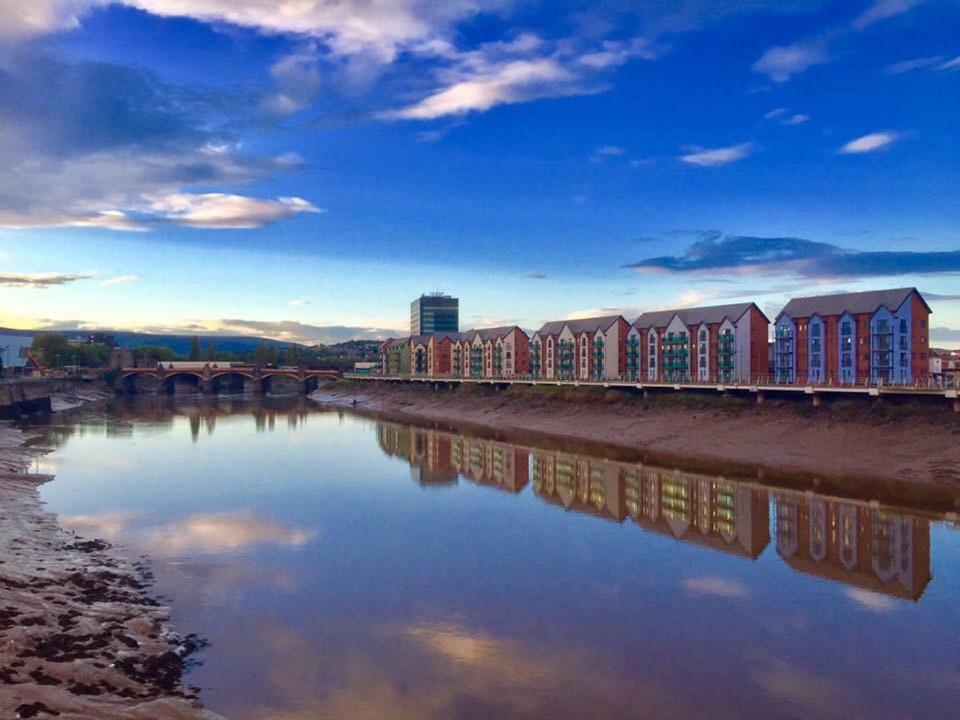 Luxury Riverside 2 Bedroomed Apartment With Balcony Newport  Exteriér fotografie